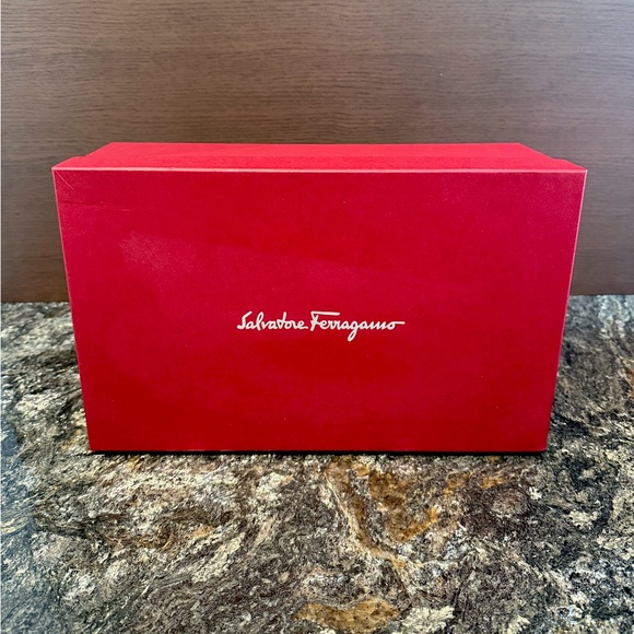 Salvatore Ferragamo Classic Gift Box - Picture 1 of 2